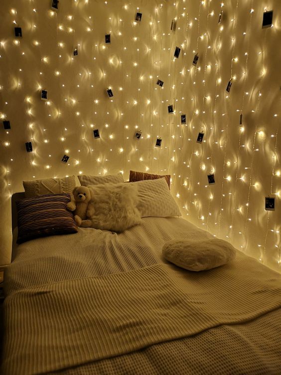120 + Mẫu thiết kế Decor phòng ngủ Đẹp Chill có đèn led và khung ảnh