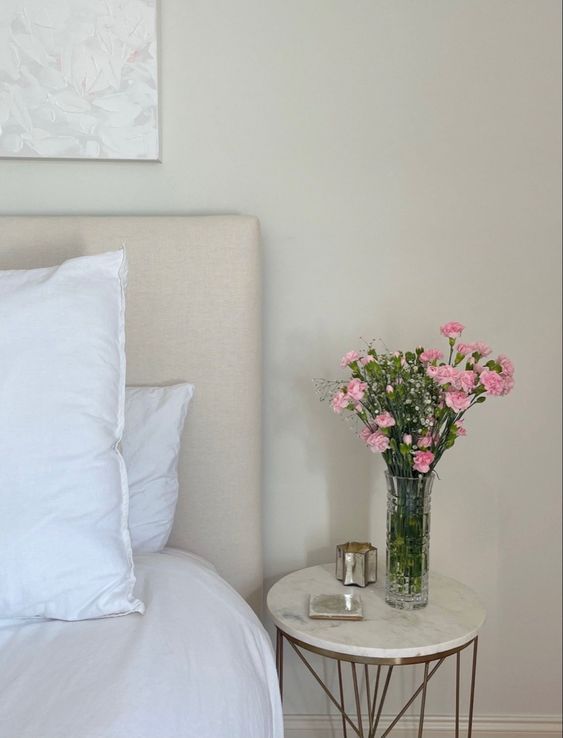 106 + Cách Decor và đồ trang trí phòng ngủ nhỏ lớn đơn giản với nến thơm và hoa nhẹ nhàng