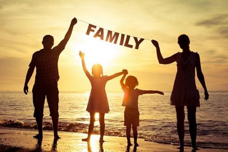 Hình ảnh Gia đình Bên Nhau Với Chữ Family ý Nghĩa