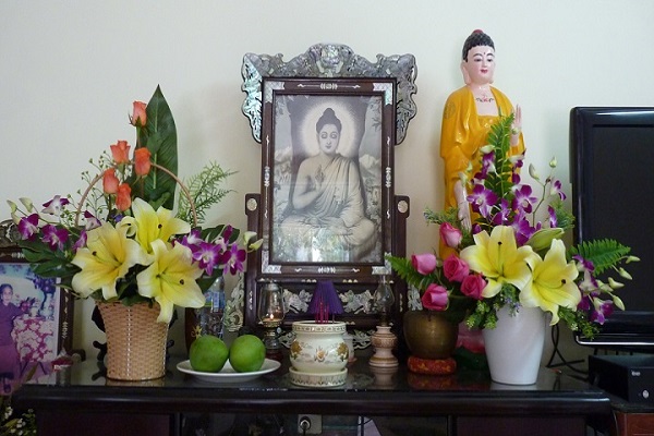 Cách Cắm Hoa Bàn Thờ Phật Và Bàn Thờ Gia Tiên Trang Trọng đẹp Mắt