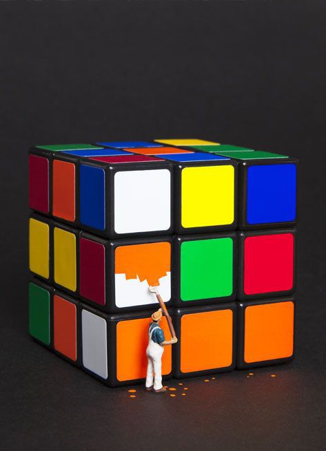 Bác Công Nhân đang Sơn Màu Khối Rubik ảnh 3d ảnh Rubik Ngầu (5)